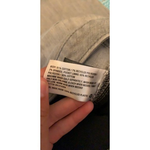 Like new Universal Thread Grey Wash Jean - Picture 5 of 5